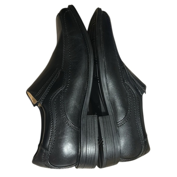 Dockers black leather slip on shoes, sz 10 W, flaw, two tiny scuff marks ,video - Picture 12 of 13